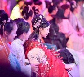 来宾汉服模特兼职(想做汉服模特去哪里找)