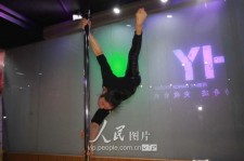 来宾钢管舞女神(女星钢管舞)