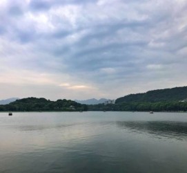 来宾杭州自助游(杭州自助游旅游攻略)