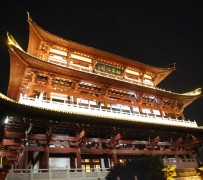 来宾长沙旅游攻略(长沙旅游攻略景点必去长沙美食街)