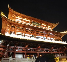 来宾长沙旅游攻略(长沙旅游攻略景点必去长沙美食街)