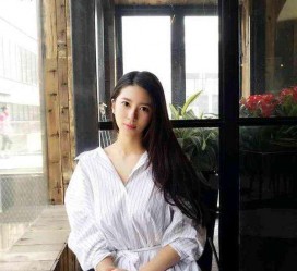 来宾女友兼职模特的小说(女友兼职模特的小说保举)