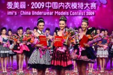 来宾内衣模特大赛(内衣模特大赛壁纸)