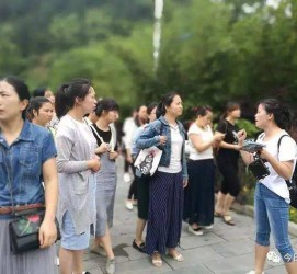 来宾中国的曲男伴游的简单介绍