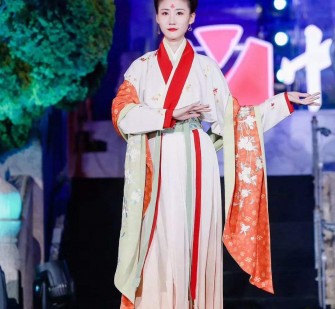 来宾汉服模特是哪种兼职的吗(网上雇用古拆汉服模特可信吗)