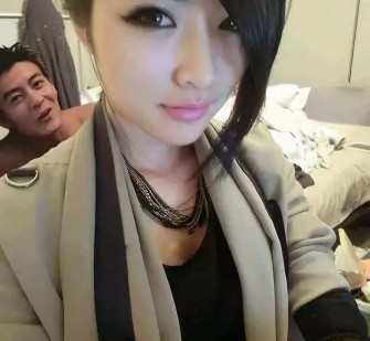来宾兼职模特到**多p在线旁观的简单介绍