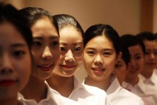 来宾私人伴游招聘 度假区万元月薪招“泳装伴游”