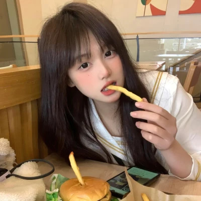 来宾伴游女生李欣怡的资料