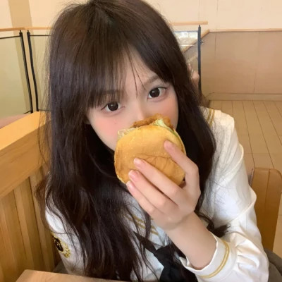 来宾伴游女生李心怡的资料