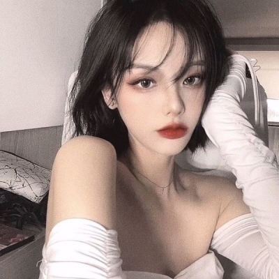 来宾伴游女生李幻极的资料