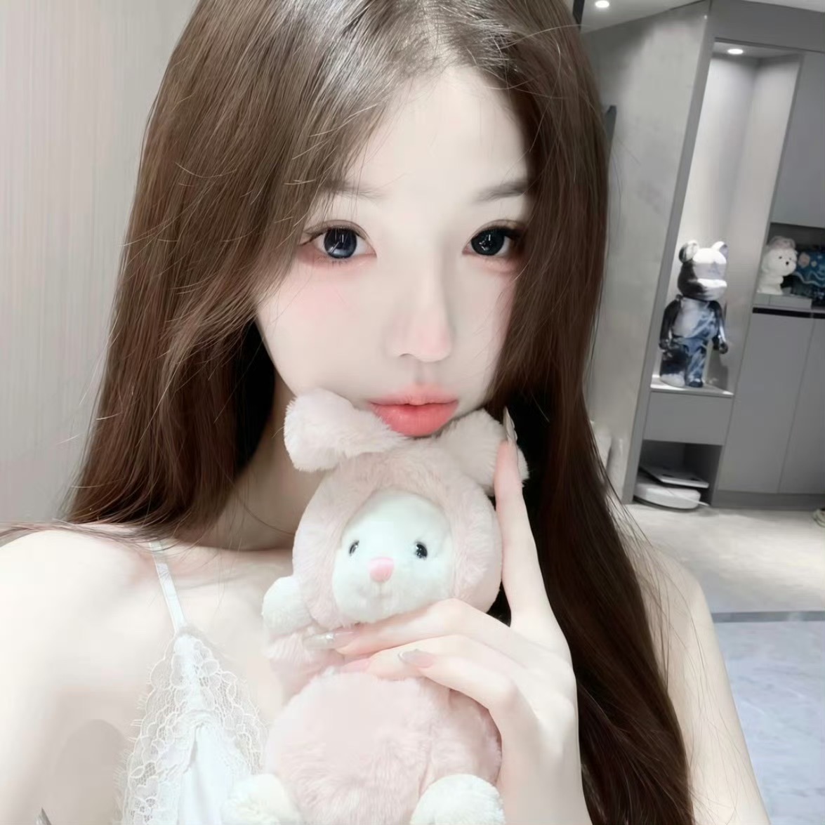 来宾伴游女生朱珠的资料
