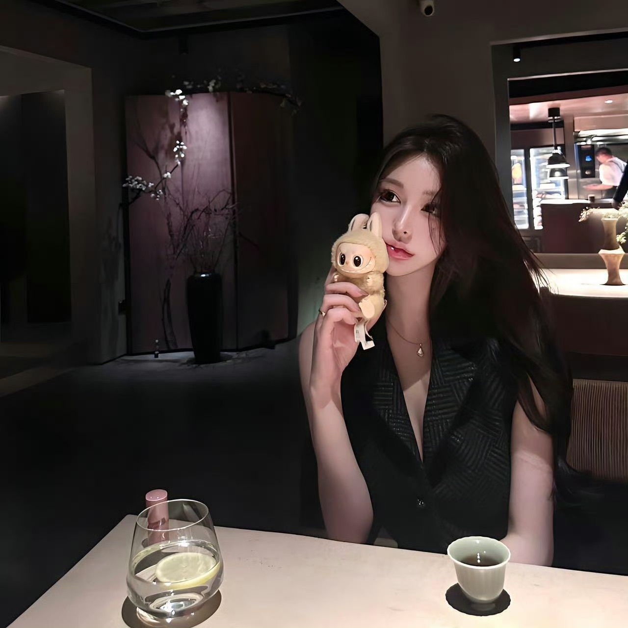 来宾伴游女生范甜甜的资料