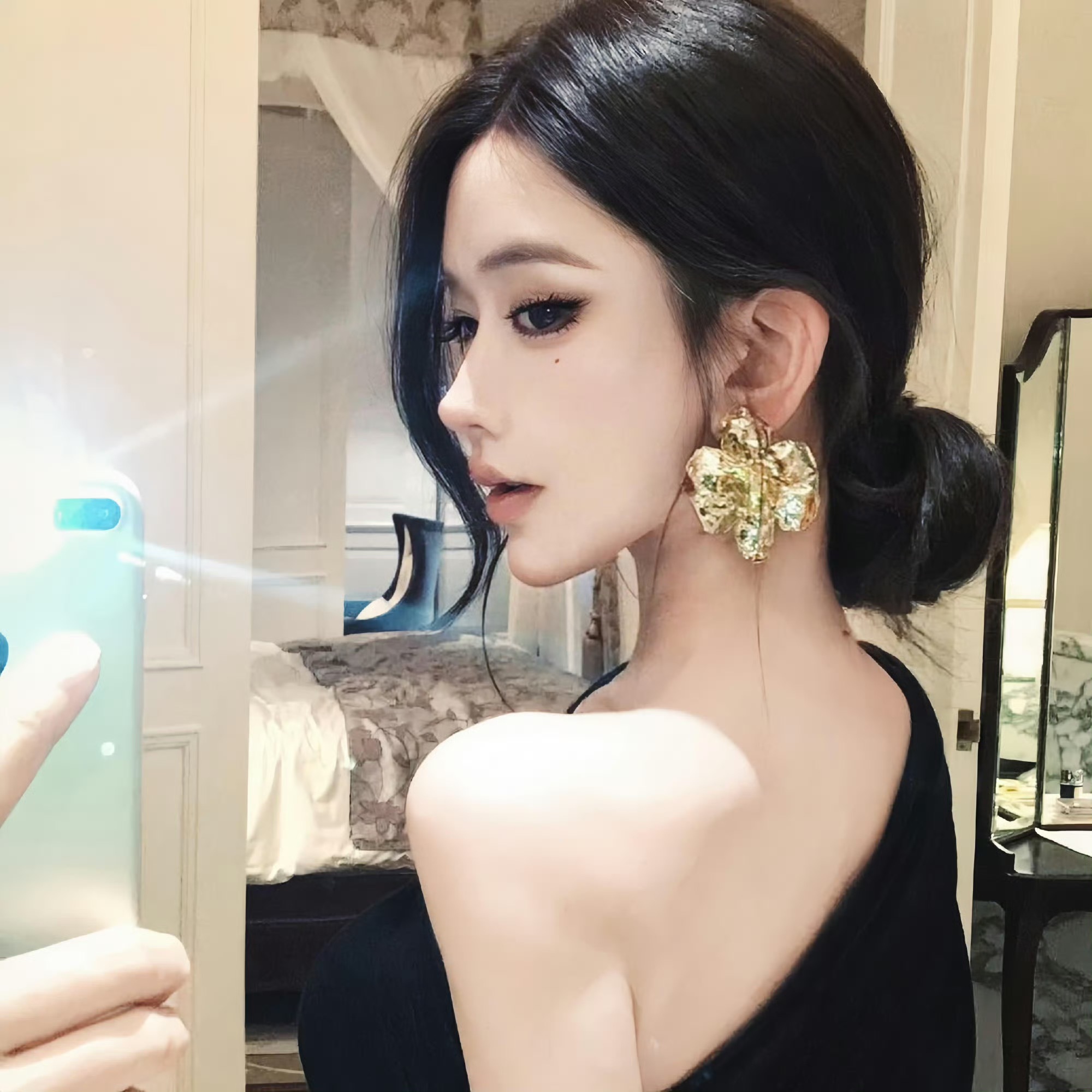 来宾伴游女生靖骊萍的资料