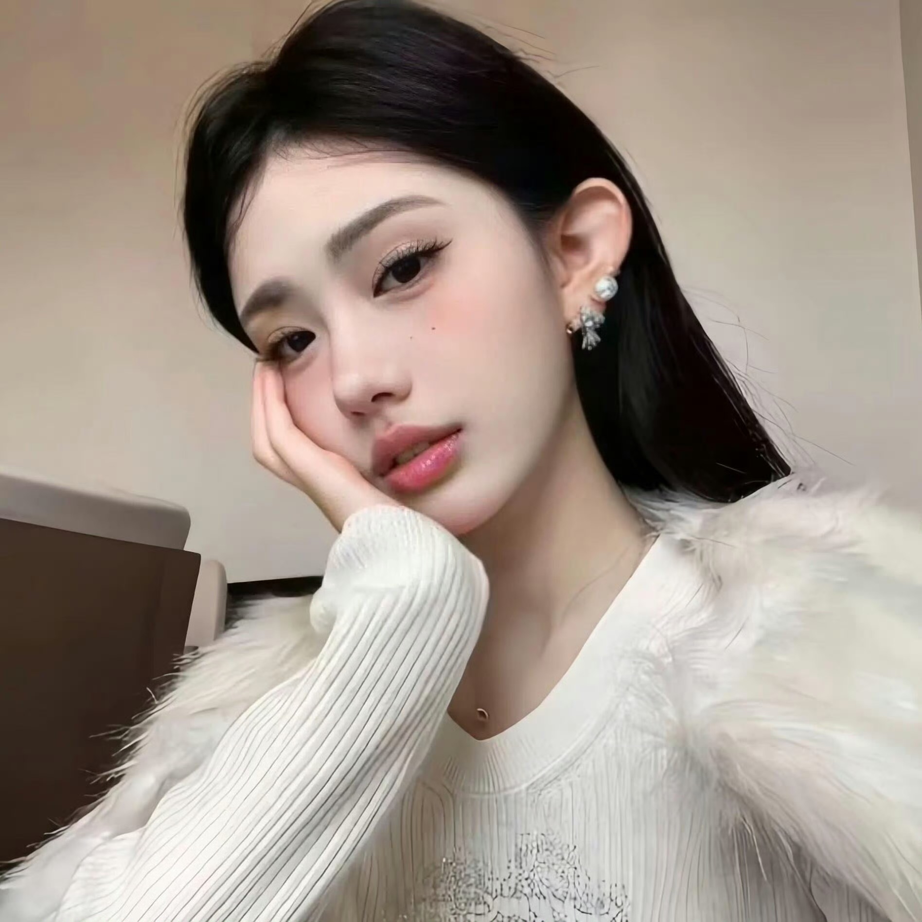 来宾伴游女生沈梦蝶的资料