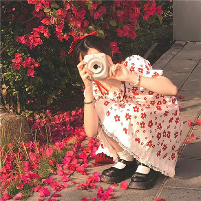 来宾伴游女生镇凝莲