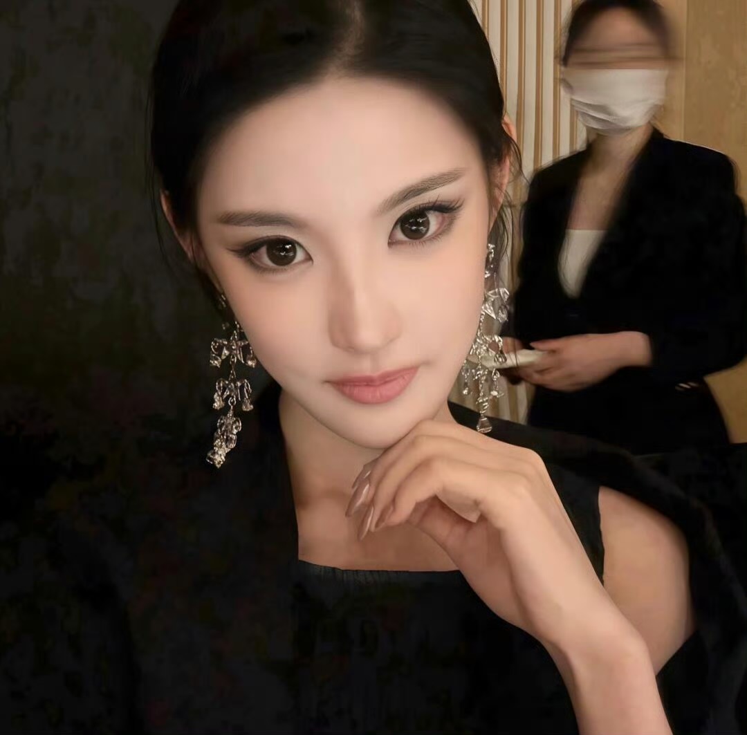 来宾伴游女生 | Isabella Chen的资料