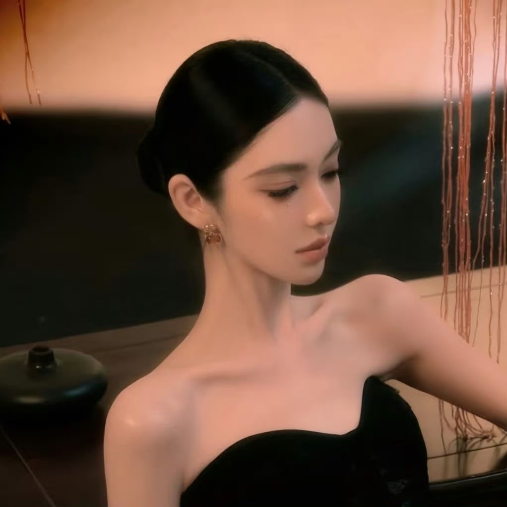 来宾伴游女生 | Emily的资料