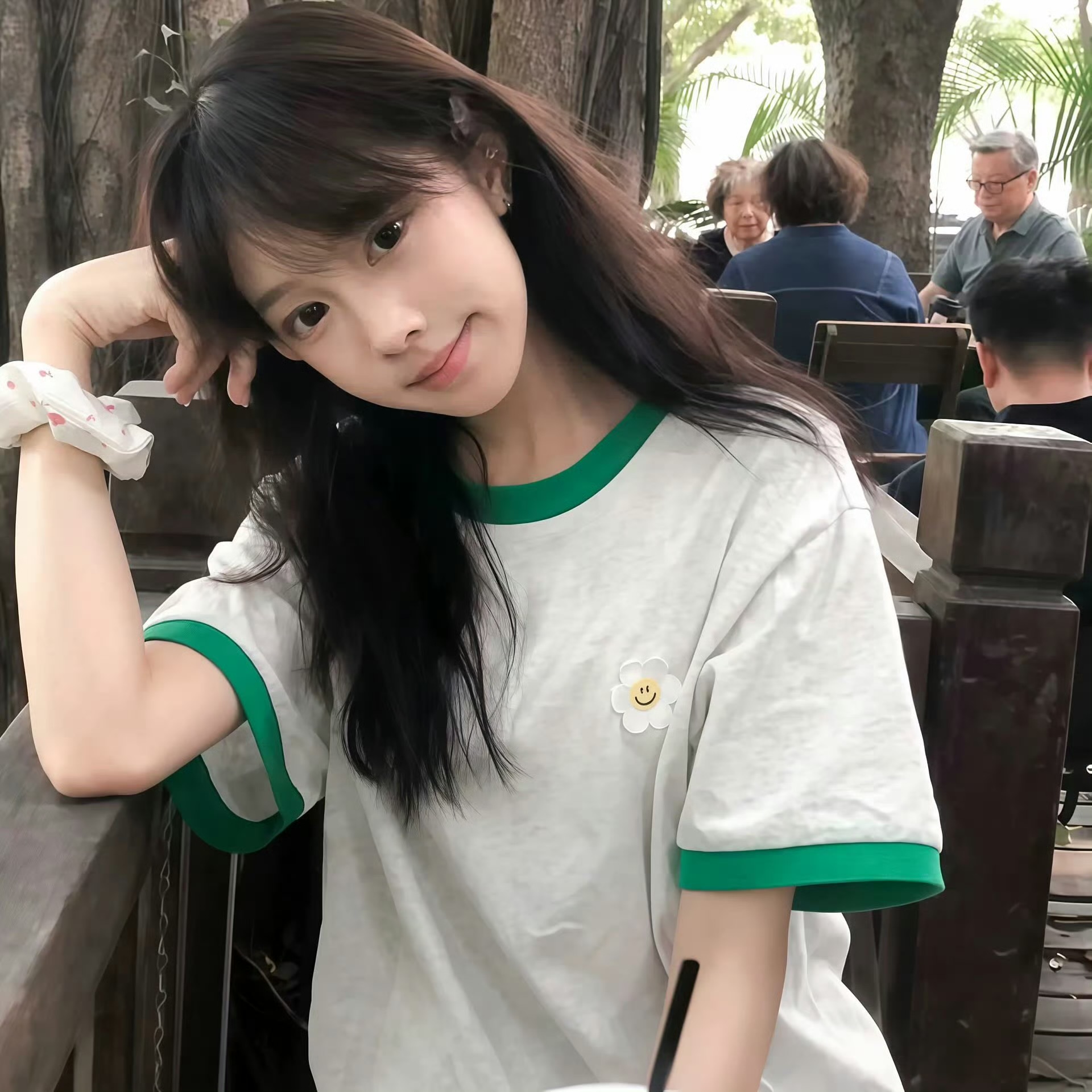 来宾伴游女生 | 卓玛拉初的资料